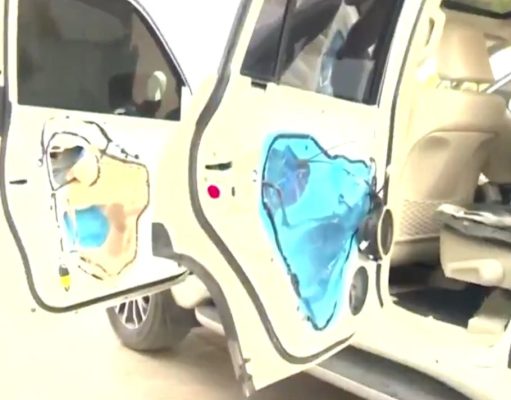 Zambia police arrest Chinese duo smuggling US$2.3 million gold from Zimbabwe Zambia police arrest Chinese duo smuggling US$2.3 million gold from Zimbabwe