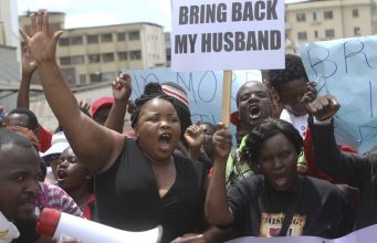 Zimbabwe: Human Rights Watch seeks end to impunity amid rising kidnappings, arbitrary arrests, disappearances and torture Human Rights Protesters in Zimbabwe
